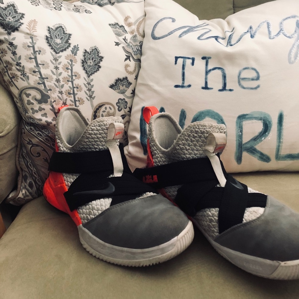 Nike Boys LeBron Basketball Shoes